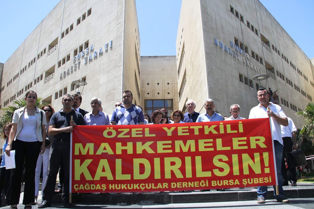 Çağdaş Hukukçular Özel Yetkili Mahkemelerin Kapatılması İçin Toplandı