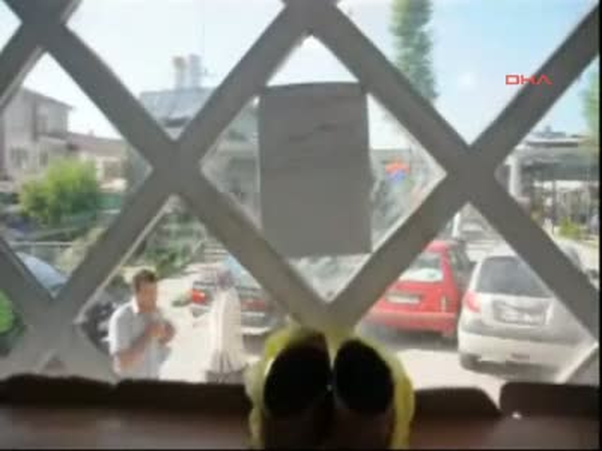 Cami Çıkışında Ayakkabılarını Alan Kişiye Pusulalı Çağrı