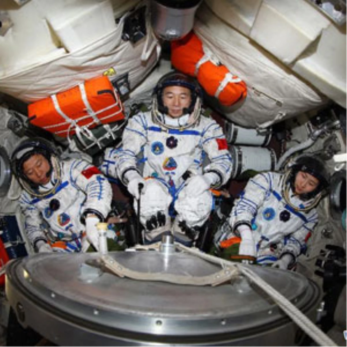 Çinli Astronotlar Döndü
