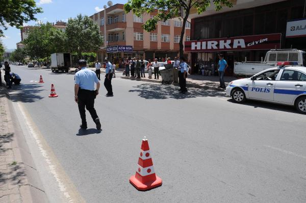 Çocuğa Çarpıp Ölümüne Neden Olan Sürücü Kaçtı