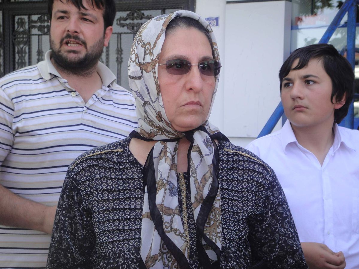 Dolmuşçular Belediyeyi O da Dolmuşçuları Protesto Etti
