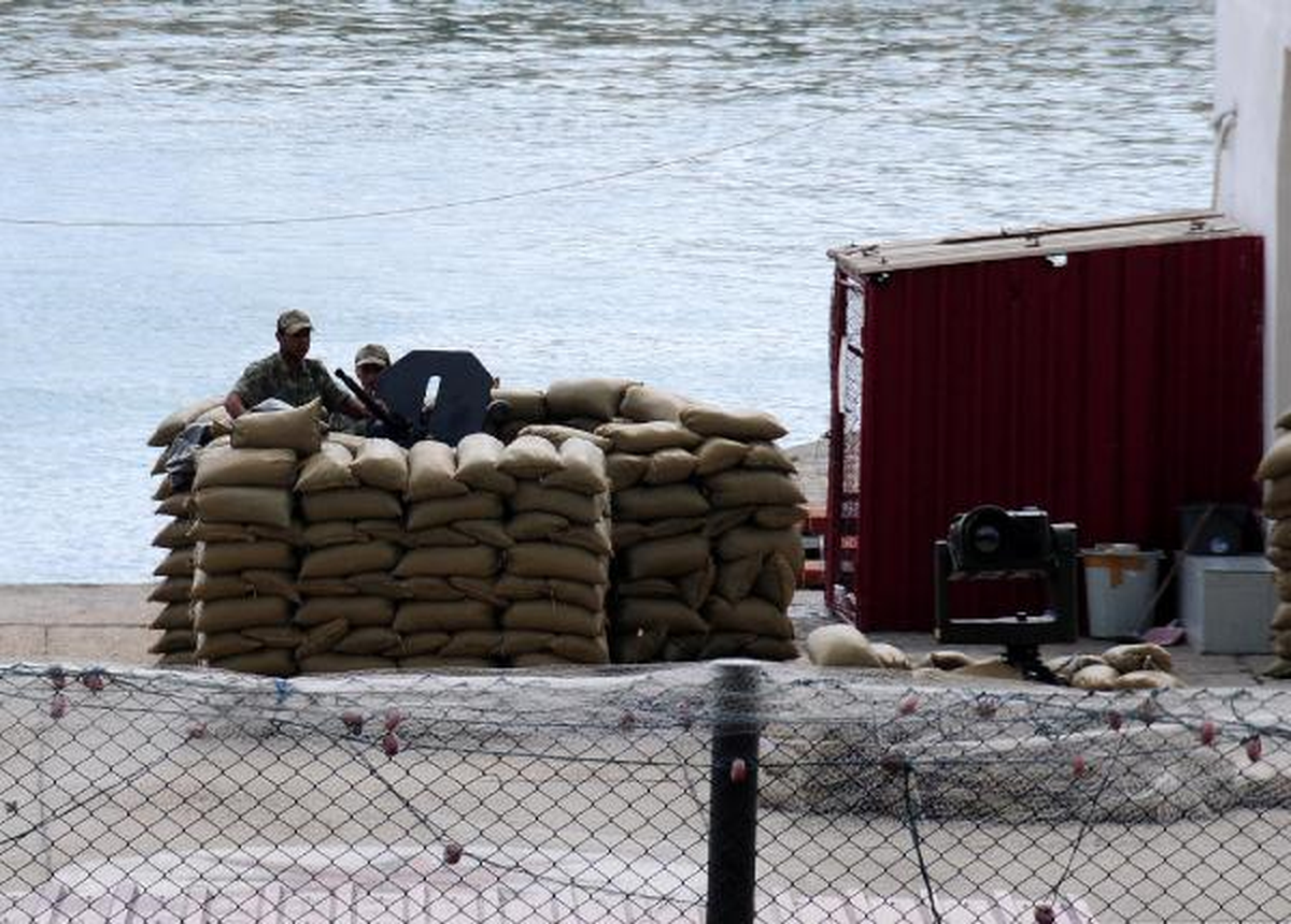 Düşürülen Uçak ve Pilotları Arama Çalışmaları Sürüyor
