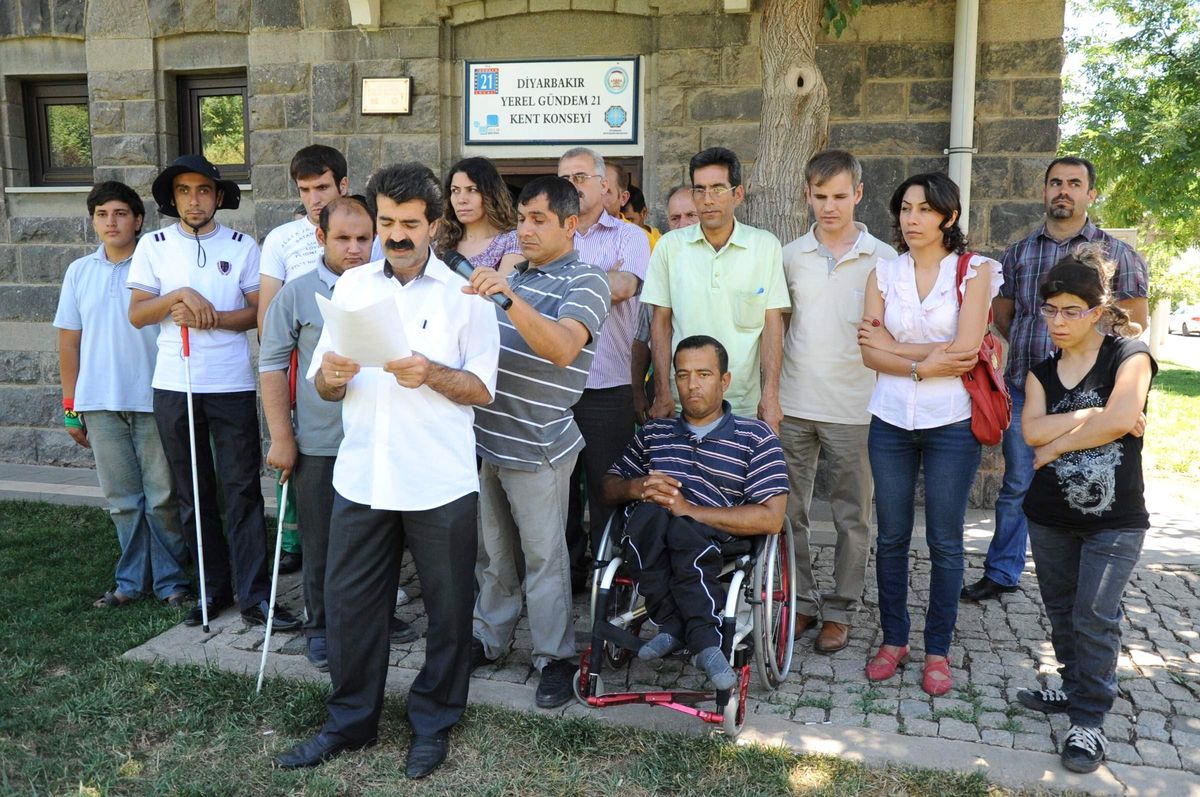 Engelliler Meclisi\'nden Yasa Tepkisi