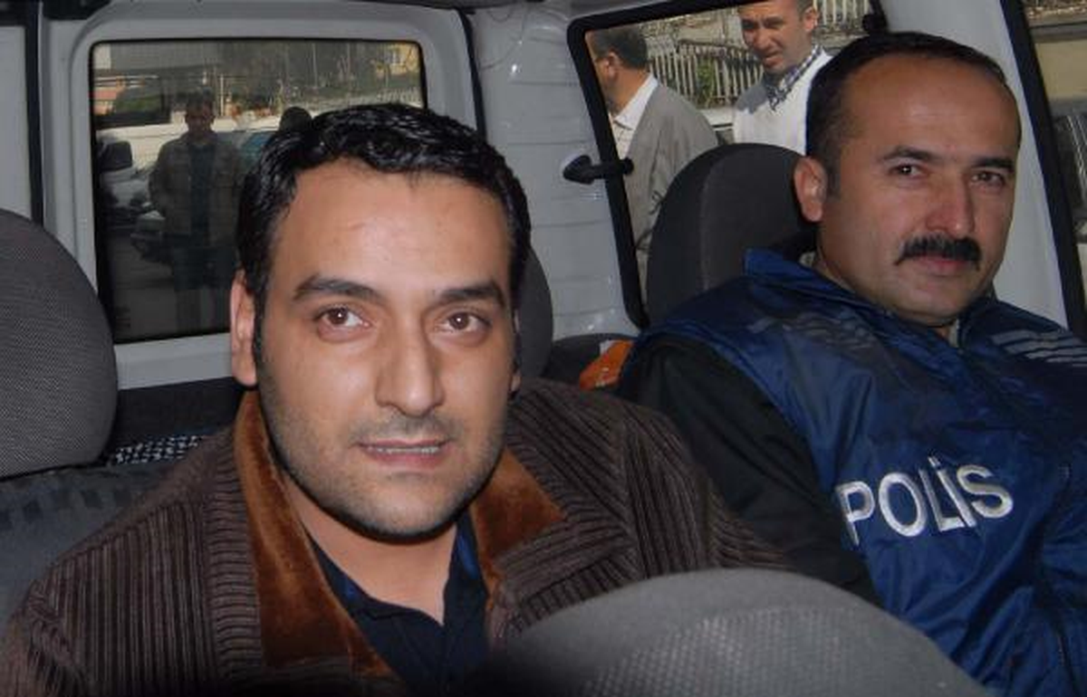Eşinin Boğazını Kesen Sanık, Rapor İçin Adli Tıp\'a Sevk Edildi
