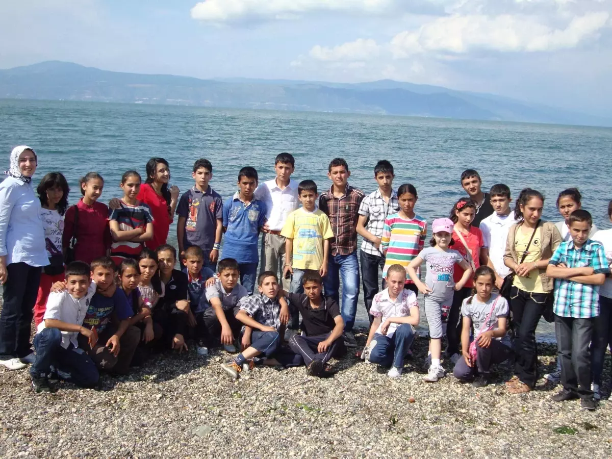 Gaziantep İl Özel İdaresi 44 Öğrenciyi Karne Hediyesi Olarak Bursa-Ankara Gezisine Götürdü