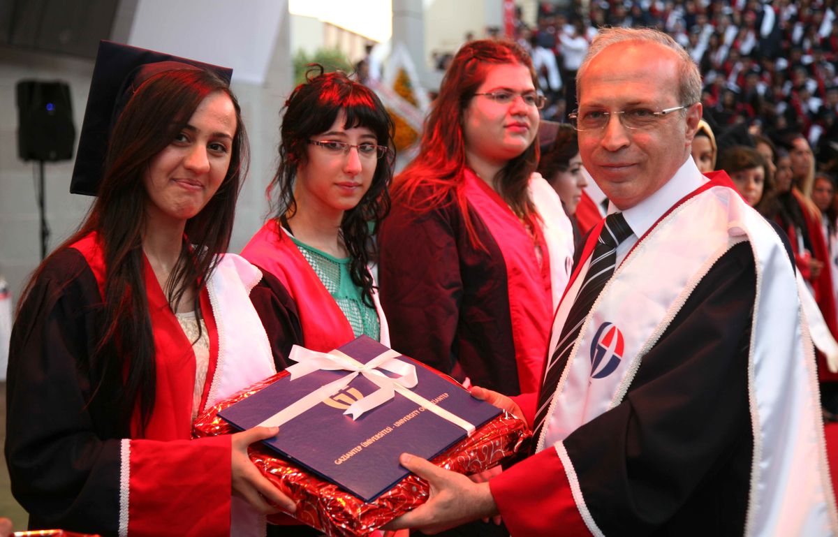 Gaziantep Üniversitesi\'nde Mezuniyet Sevinci