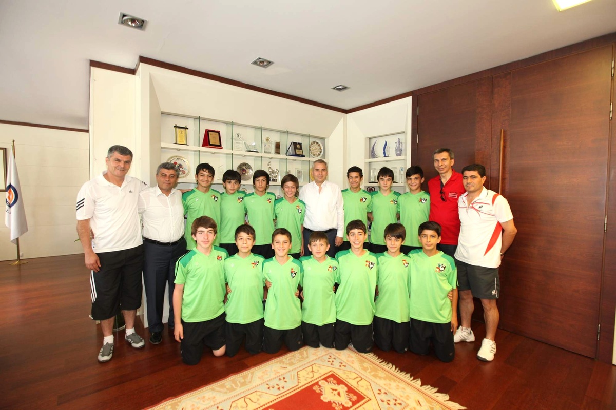 Genç Futbolculardan Zolan\'a Ziyaret