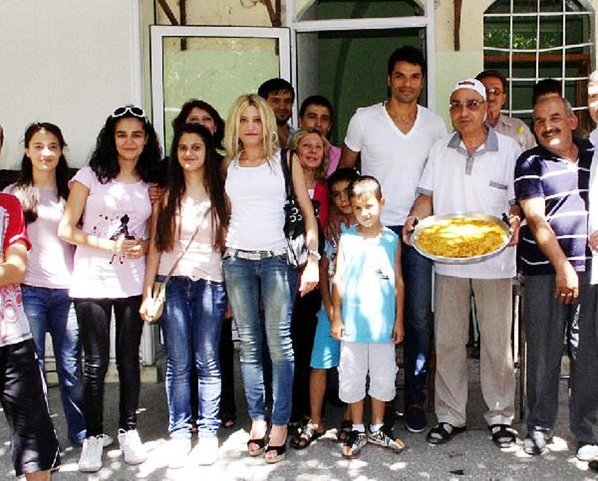 Gökhan Zan Hatay\'da Peynirli Künefe Pişirdi