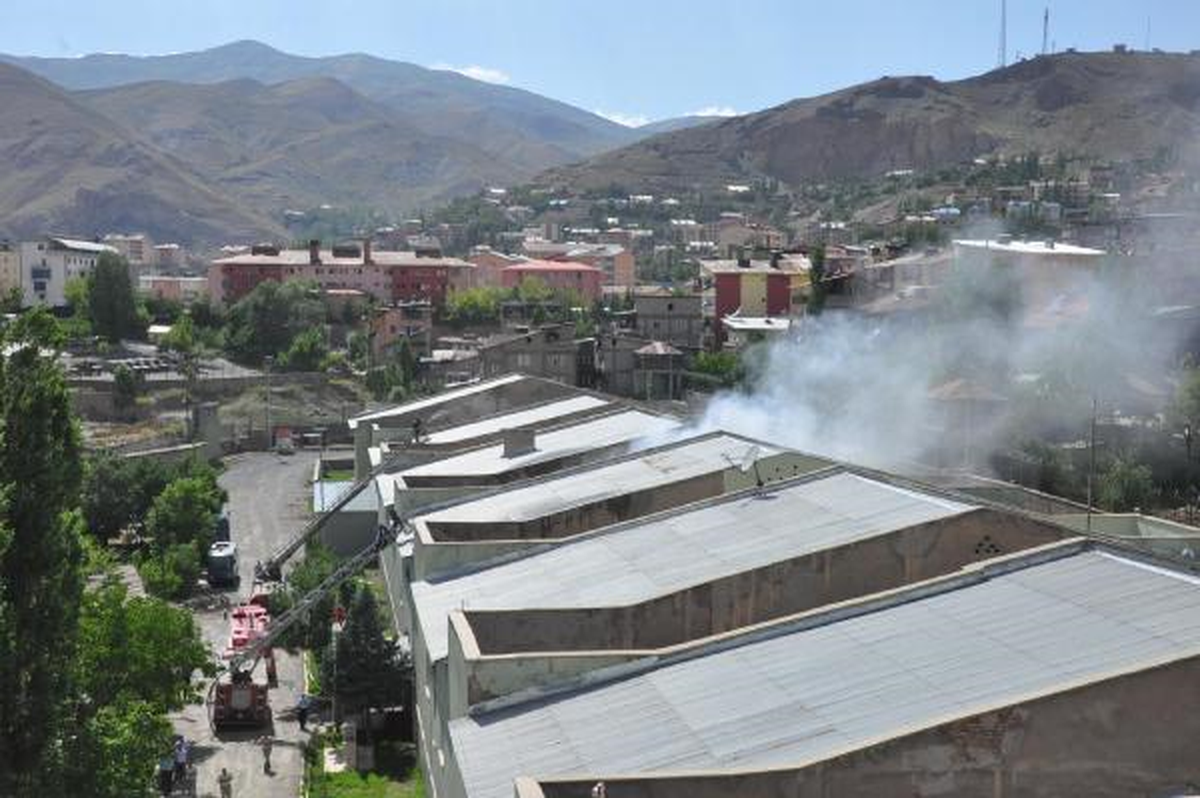 Hakkari Cezaevi\'ndeki Yangın Tatbikatı, \'İsyan\' Sanıldı