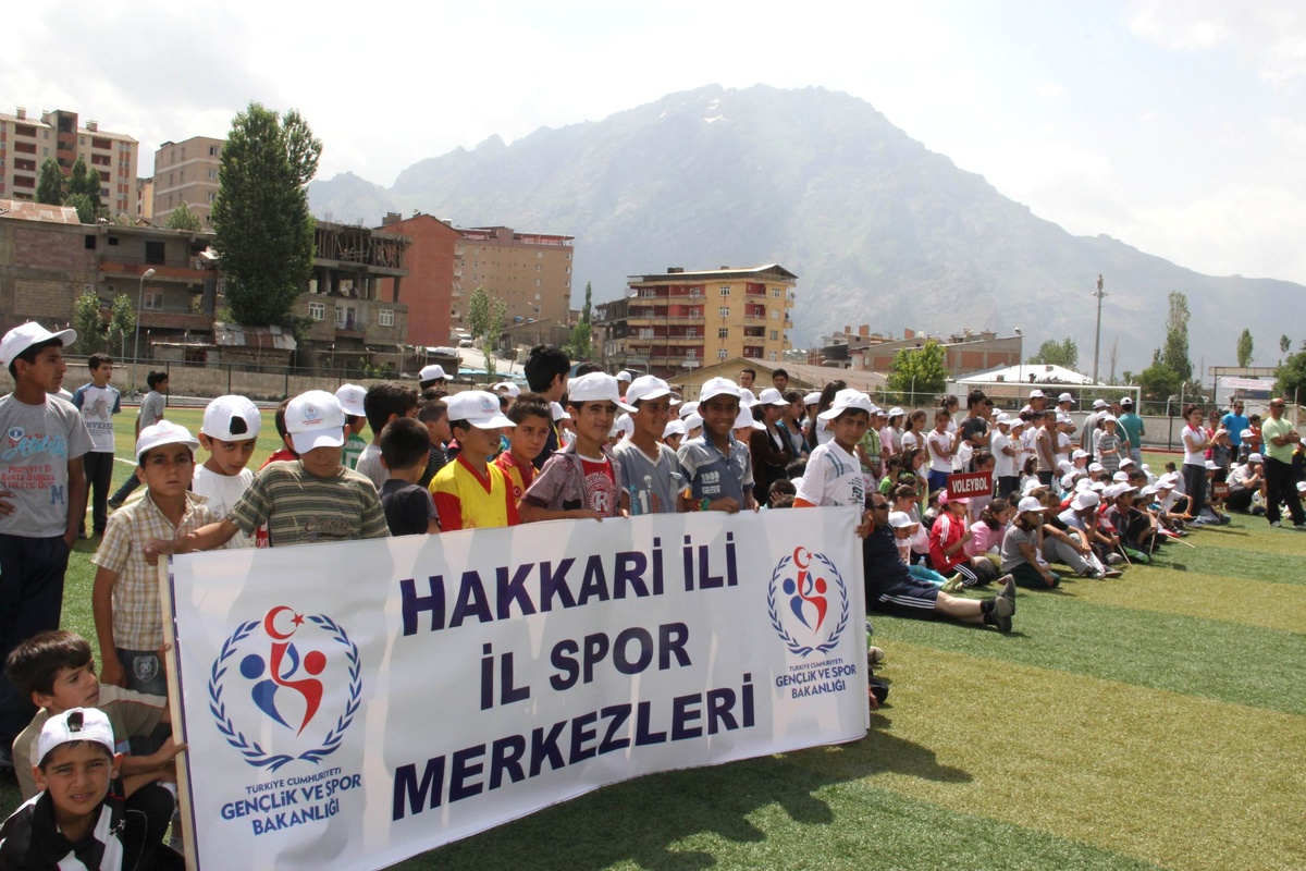 Hakkari\'de Spor Merkezleri Açılışı