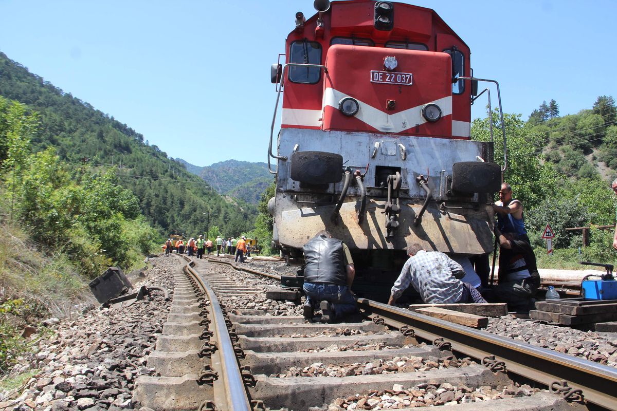 Karabük\'te Yük Treni Raydan Çıktı