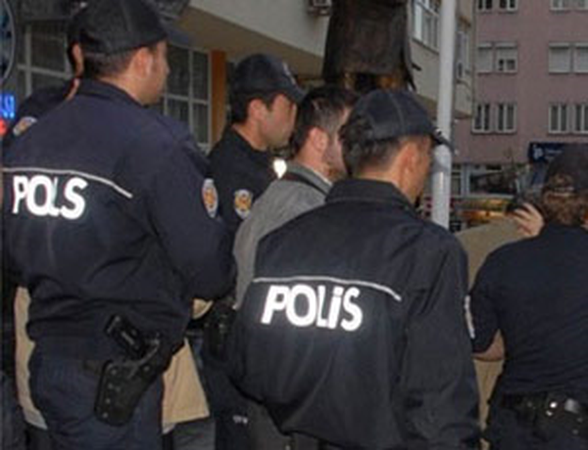Kemalpaşa Belediyesi Temizlik Şirketine Polis Baskını