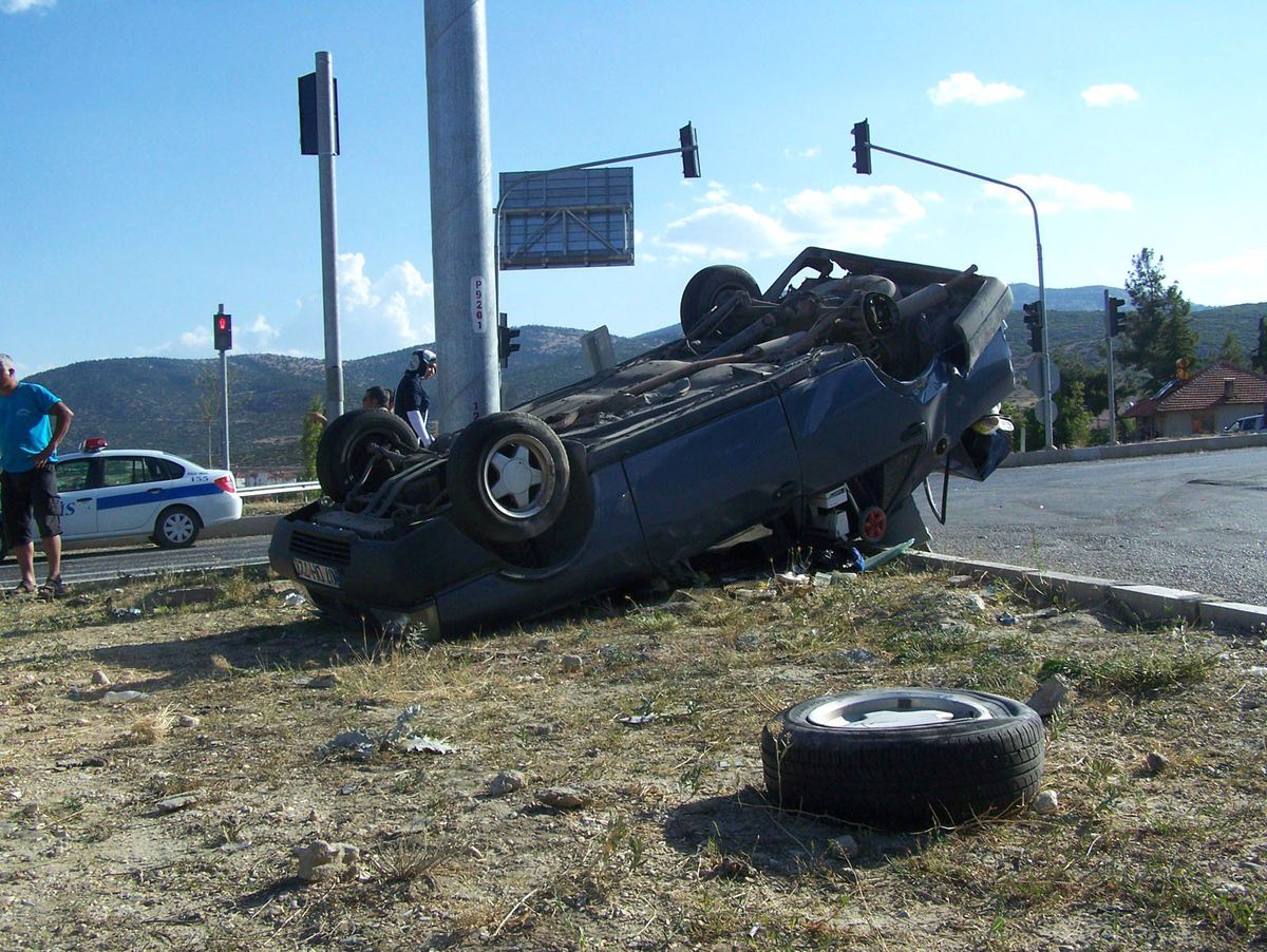 Korkuteli\'nde Trafik Kazası: 4 Yaralı