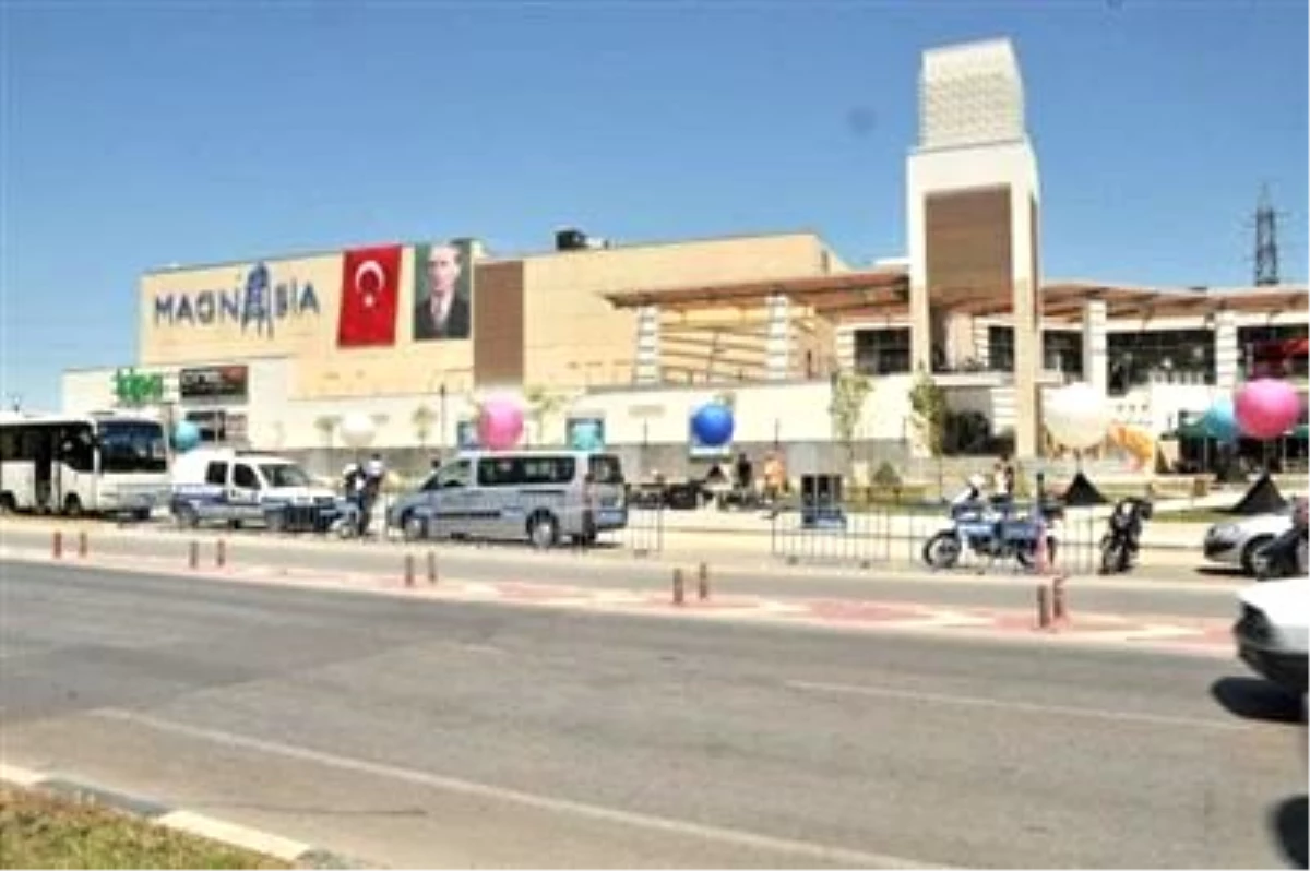 Manisa\' Nın İlk Alışveriş Merkezi Magnesia Açıldı