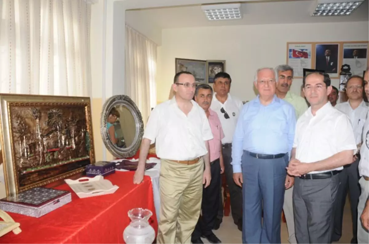 Mezitli Halk Eğitim'in Yılsonu Sergisi Açıldı