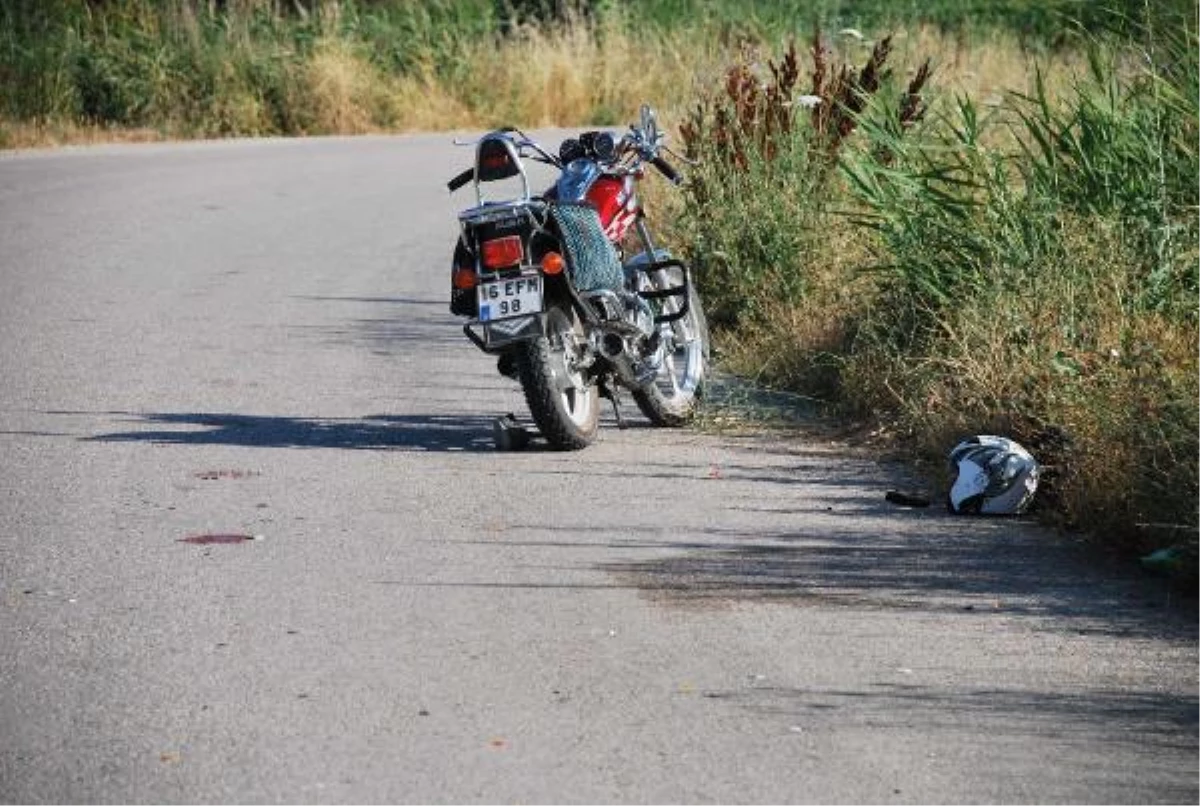 Motosikletler Çarpıştı: 1 Ölü, 2 Yaralı