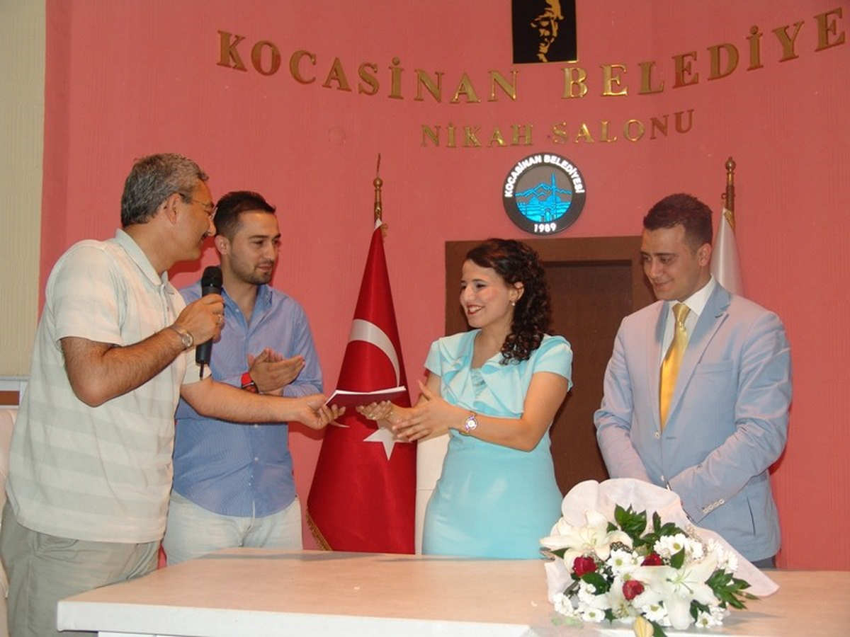 Nikah Memuru Damat Kolduğuna Oturdu