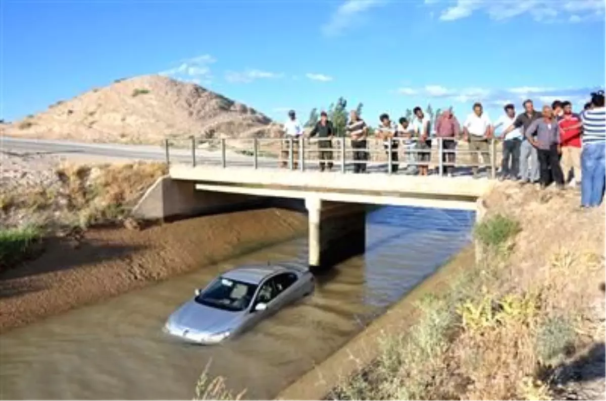 Otomobilin Uçtuğu Kanalda 2 Kişinin Kaybolması