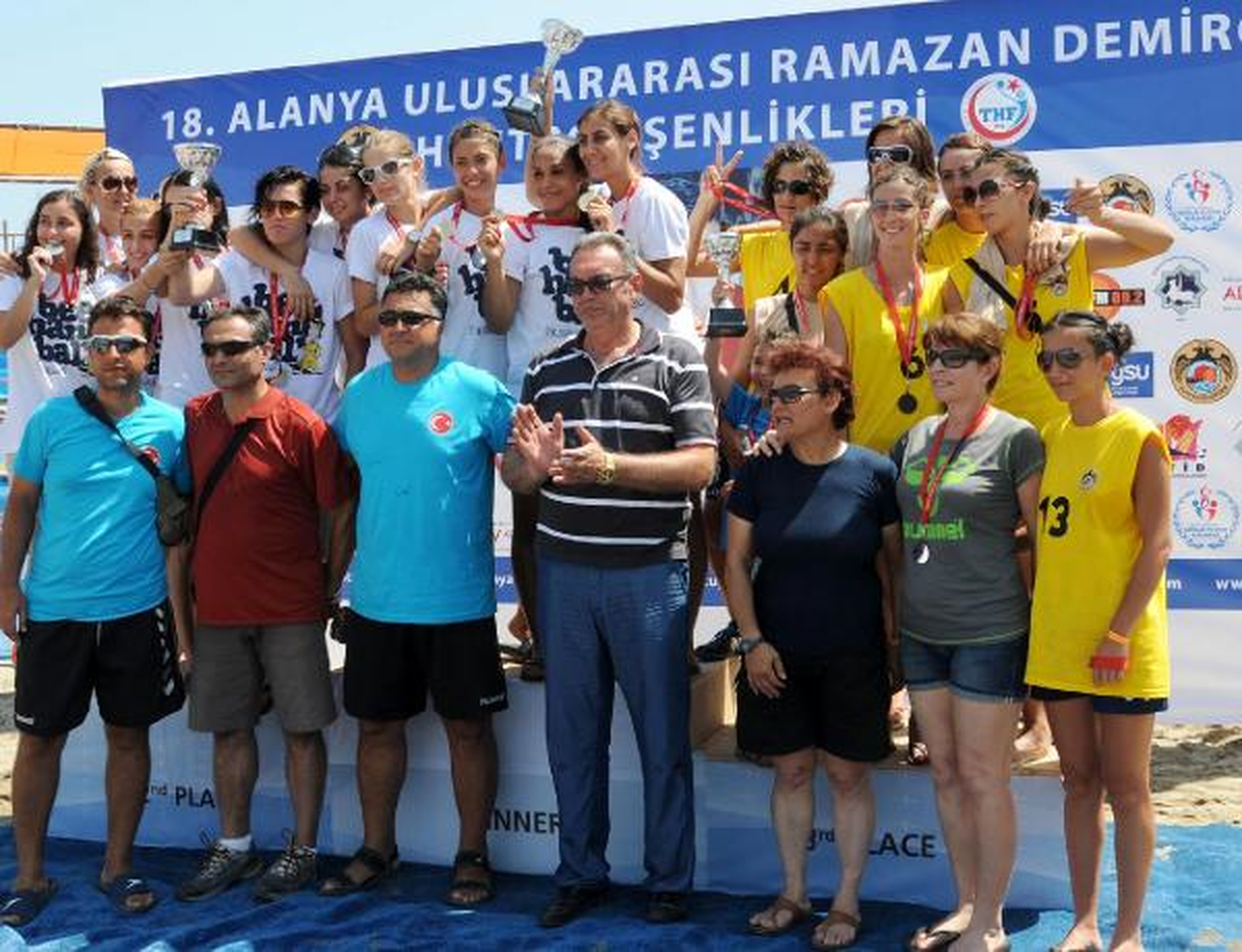 Plaj Hentbolunda Genç Milli Takımımız 2\'nci Oldu