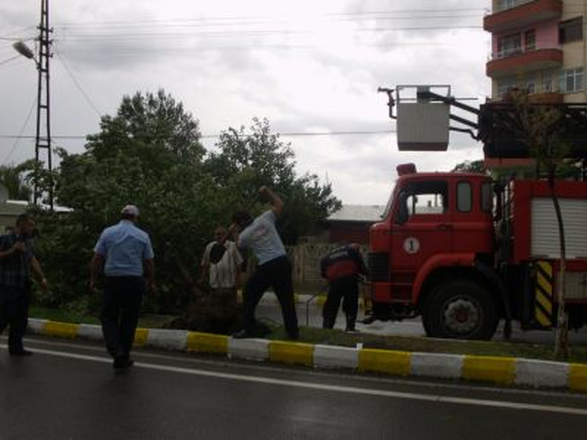 Rüzgârla Karışık Yağmur Hayatı Olmsuz Etkiledi