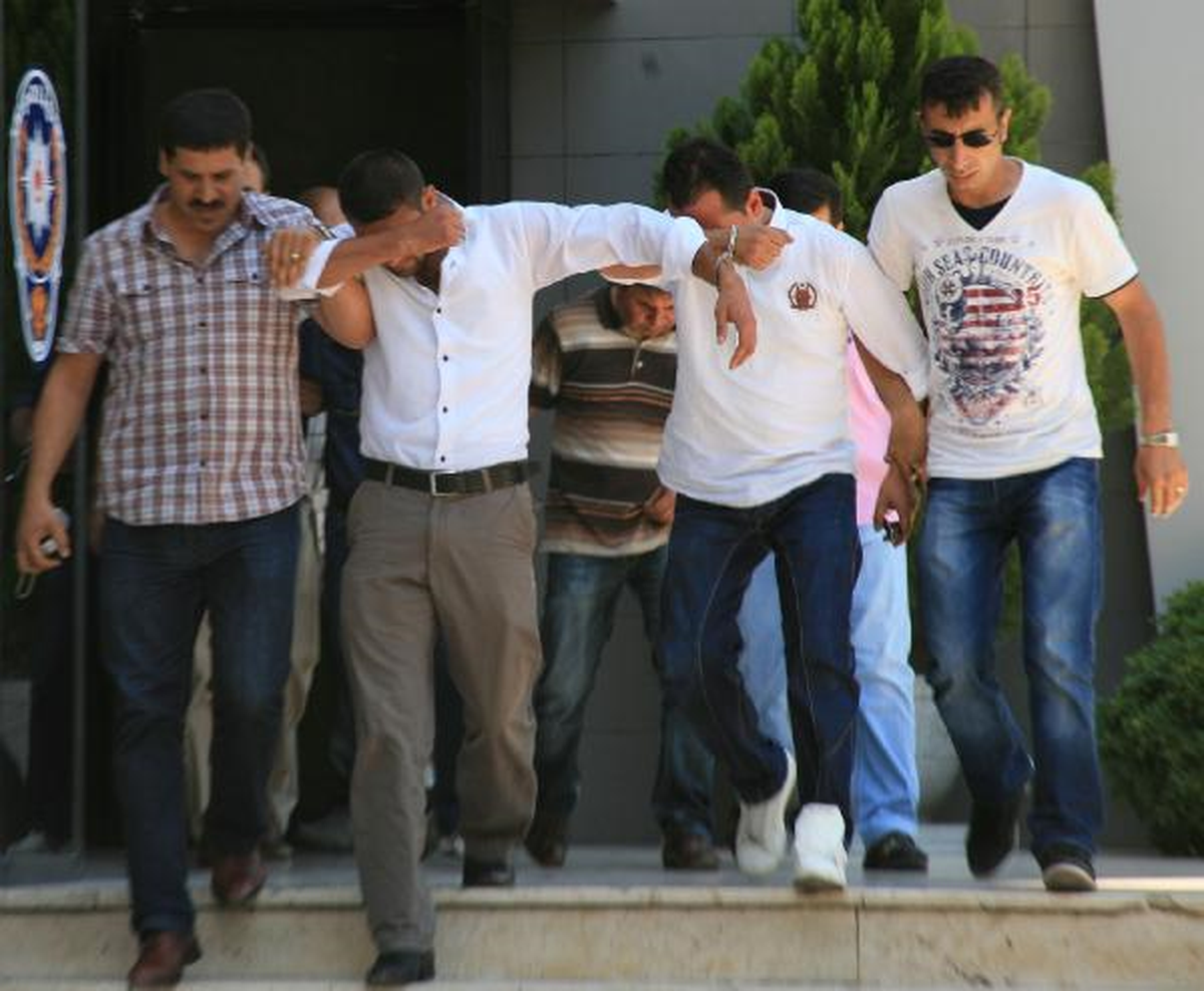 Sahte Belgeyle Alışveriş Yapan 4 Kişi Kahvede Oyun Oynarken Yakalandı