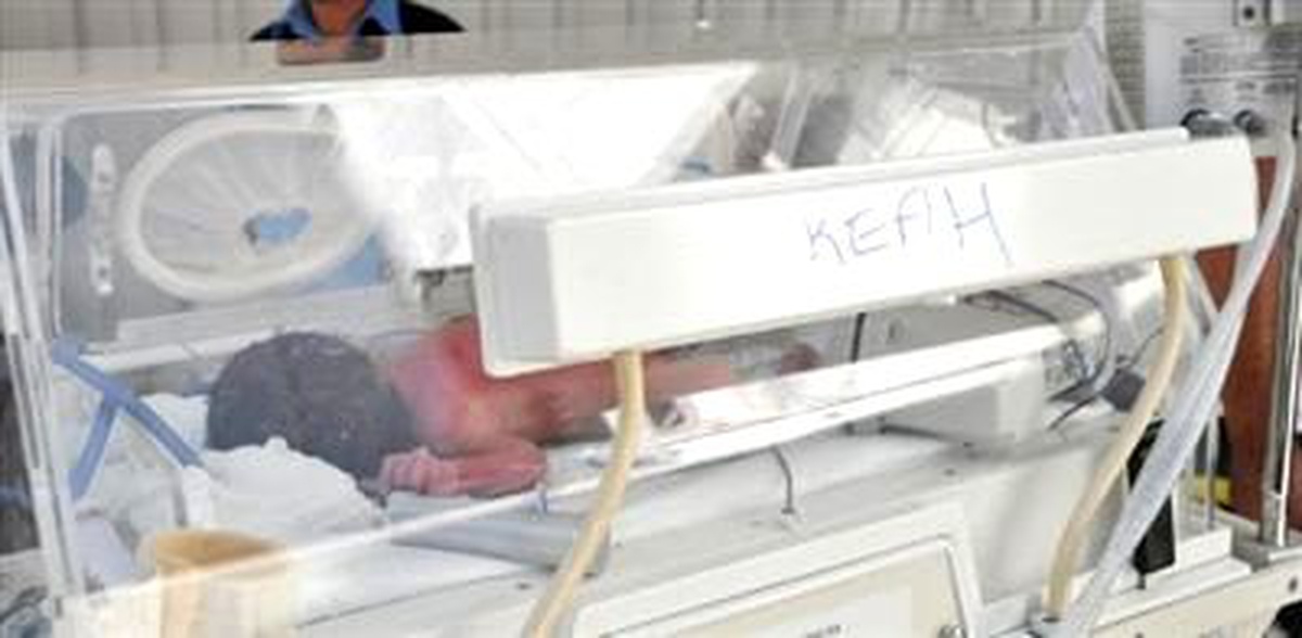 Sezaryenle Dünyaya Gelen İkizlere Ambulans Helikopterli Sevk