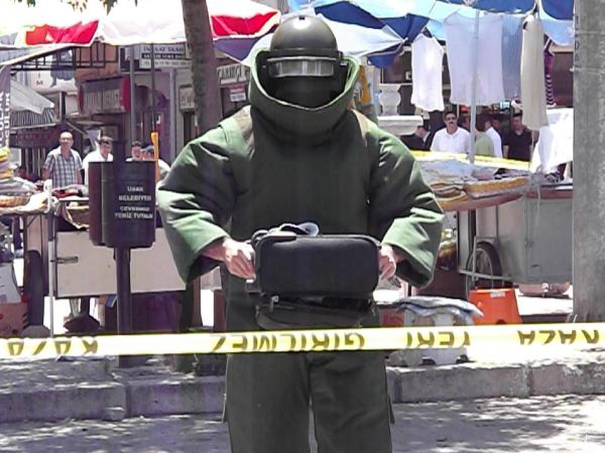 Şüpheli Çanta Polisi Alarma Geçirdi