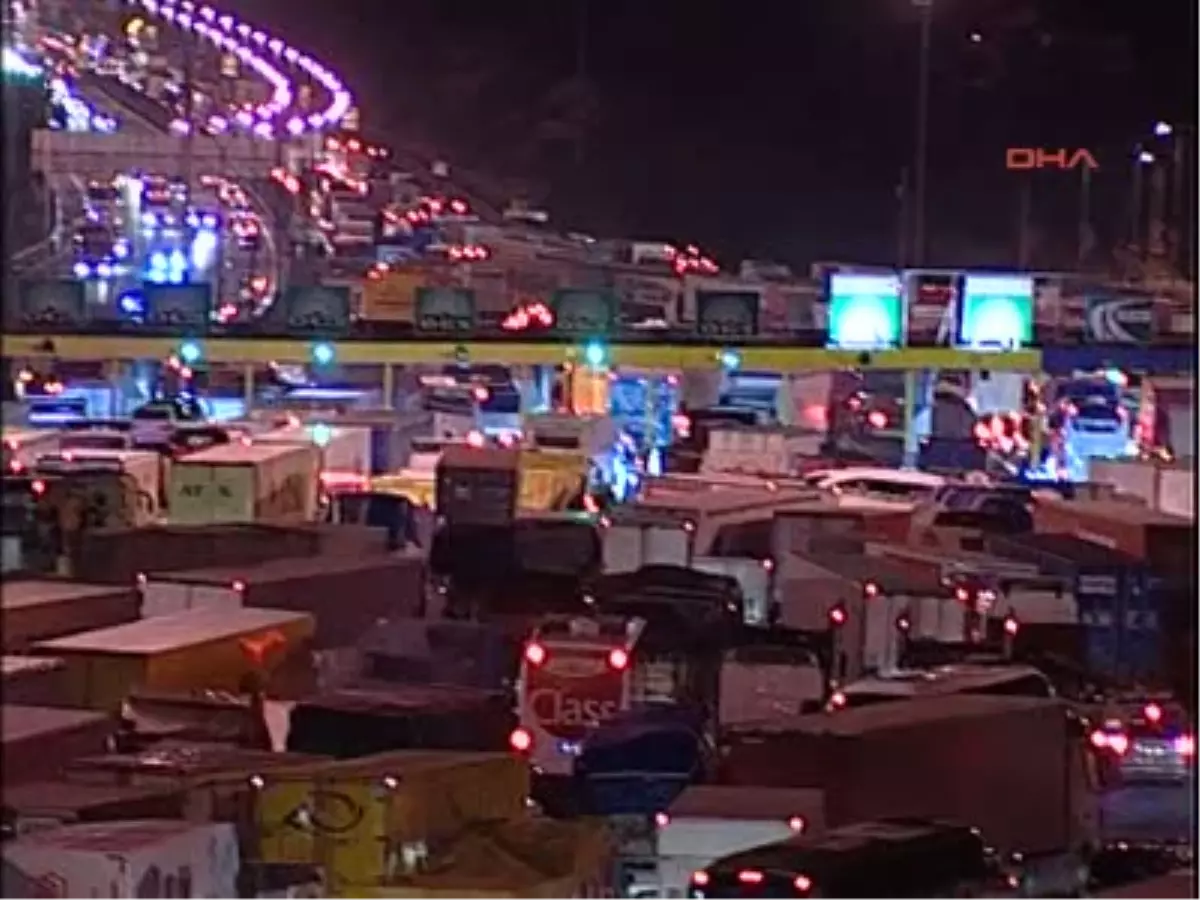 Sürücülerin Köprü Çilesi Gece de Sürdü