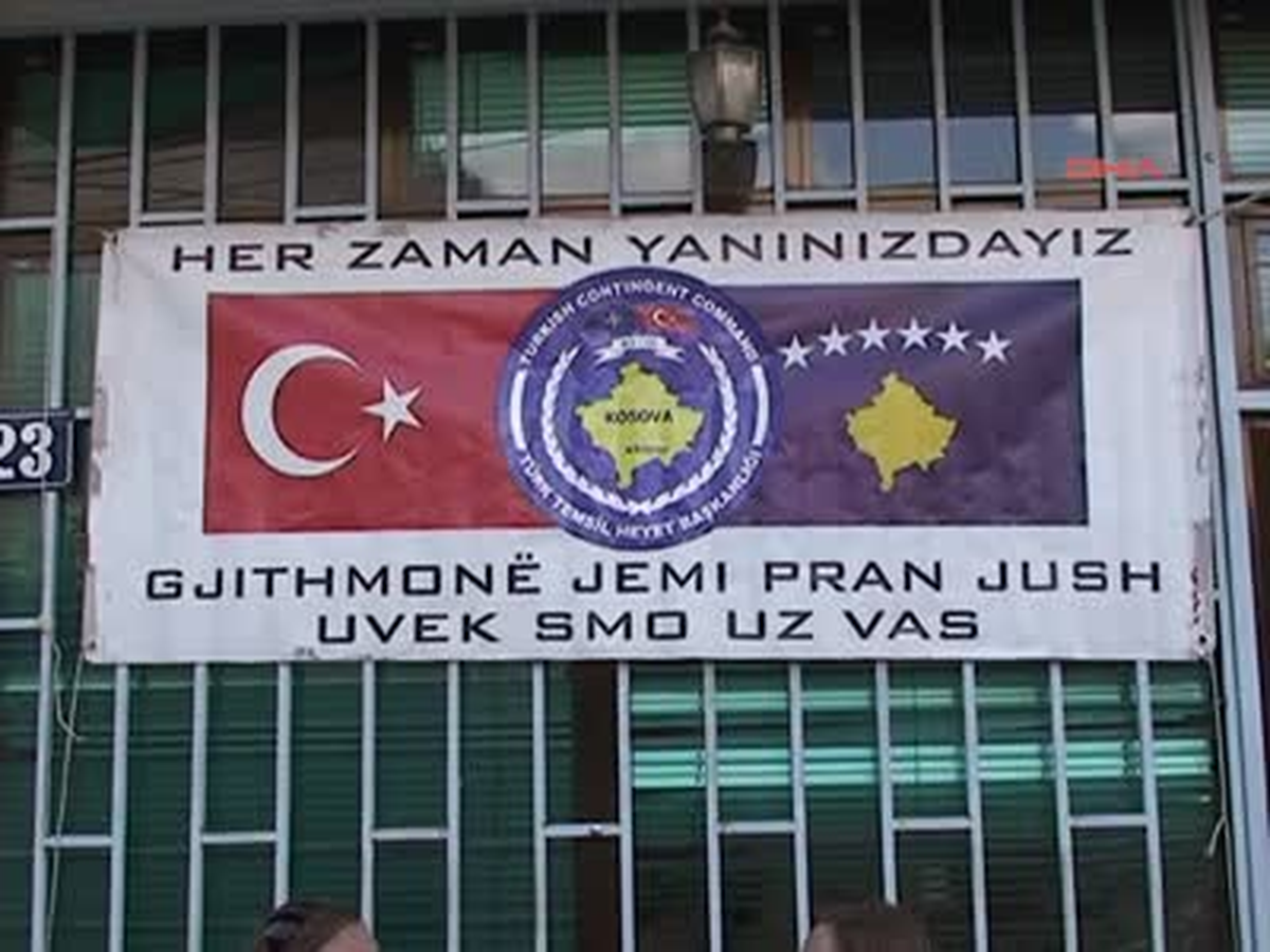 Türk Askerinden Kosovalı Kadınlara Sertifika