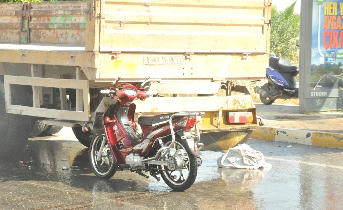 Yeni Motosikleti ile Tır\'a Çarpan Sürücü Ağır Yaralandı