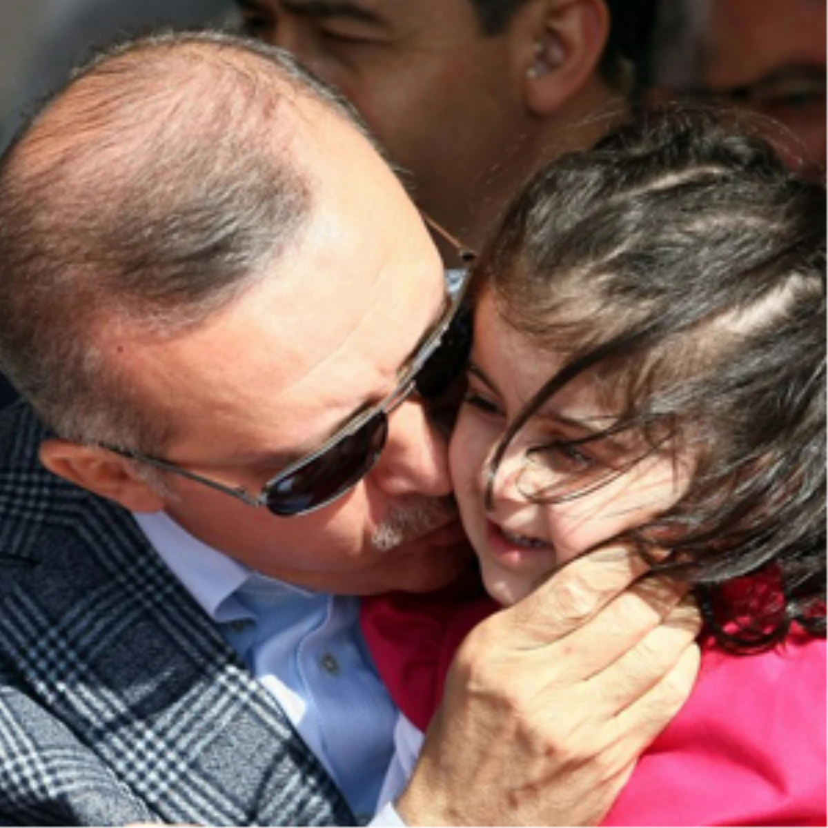 Zeynep Erdoğan\'ı Sevdi, Cağ Kebap İkram Edildi Erdoğan.