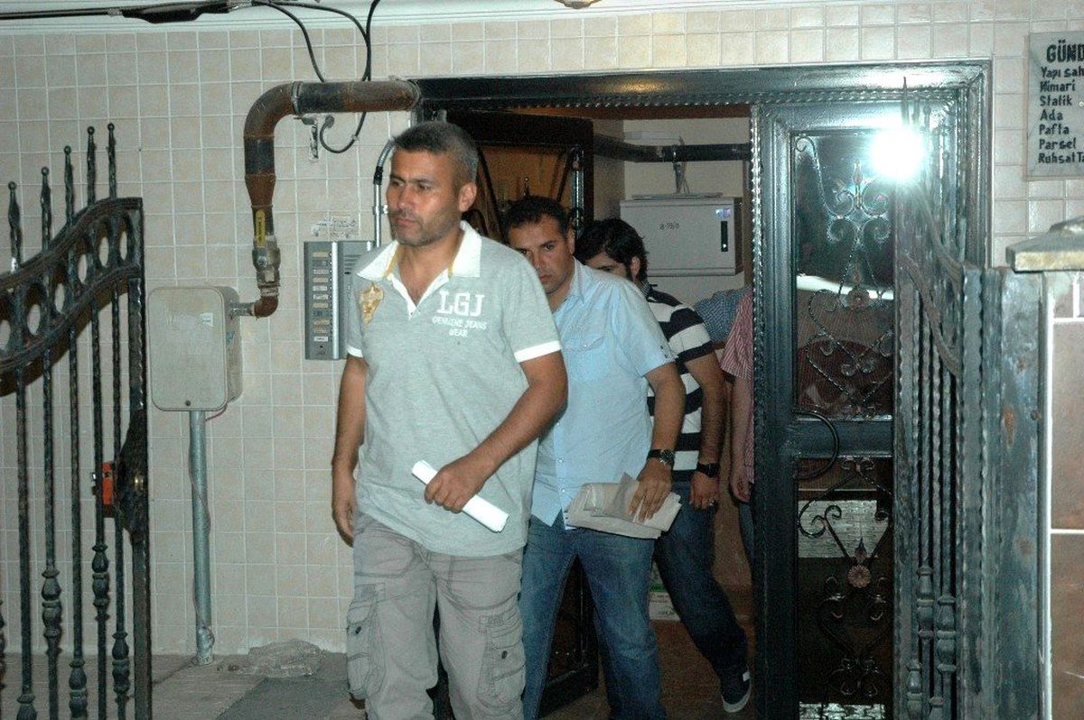 2 Muvazzaf Subay Gözaltına Alındı