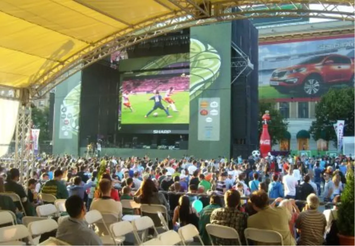 Avrupa Futbol Şampiyonası Gönüllüleri Gaziantep\'e Döndü