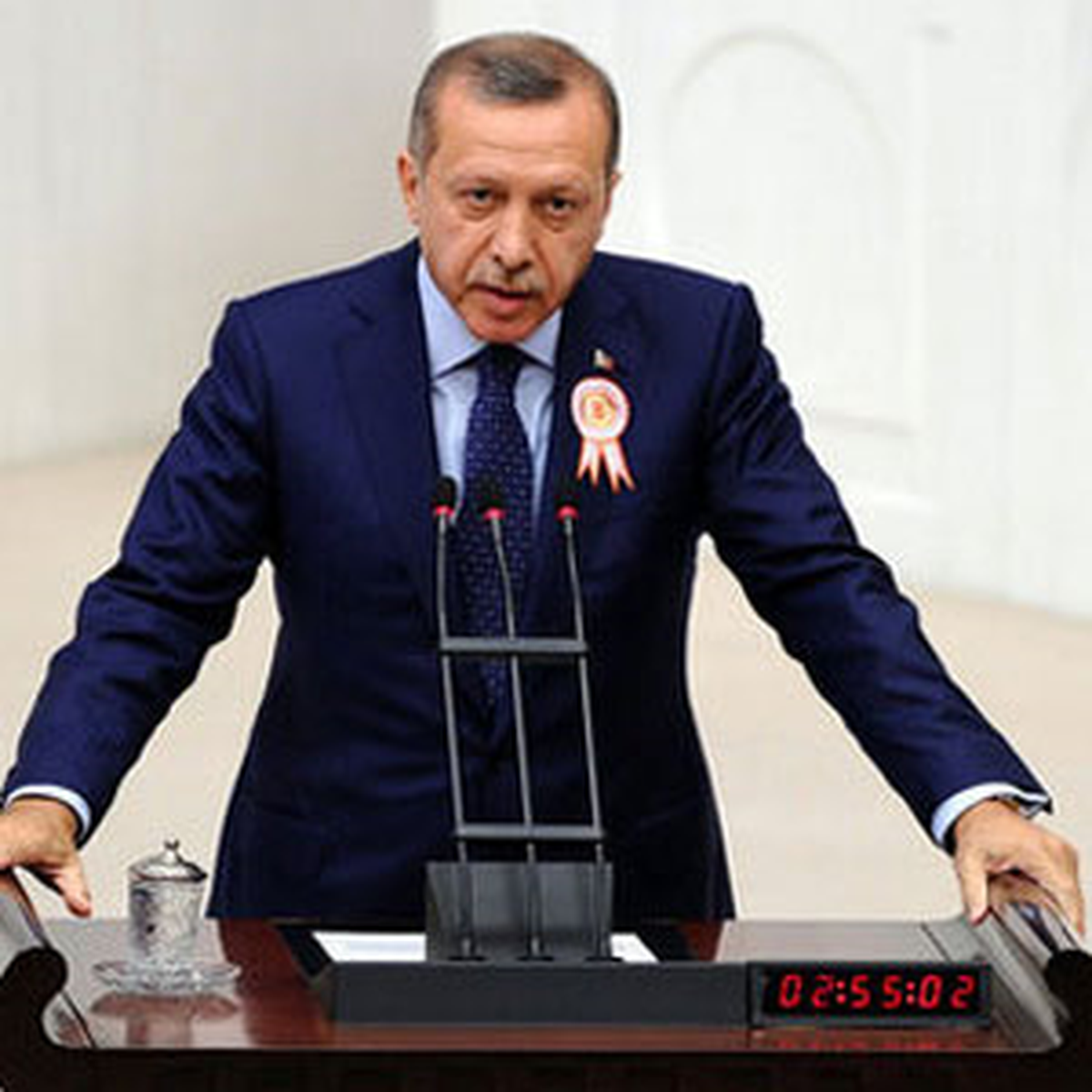 Başbakan Meclis\'ten Ayrıldı