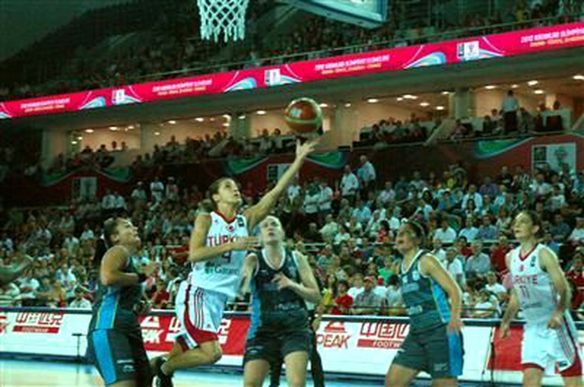 Basketbol Fıba Kadınlar Olimpiyat Elemeleri\'nde Türkiye, Arjantin\'i 72-58Yenerek, 2012 Londra...