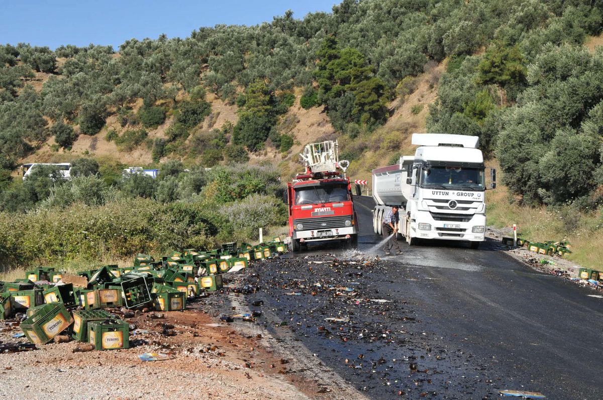 Bira Şişeleri Yolu Kapadı