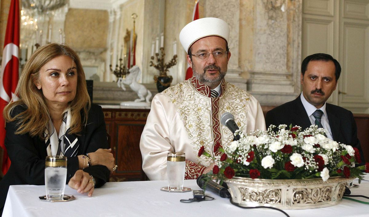 Diyanet İşleri Başkanı Görmez Viyana\'da Basın Toplantısı Düzenledi