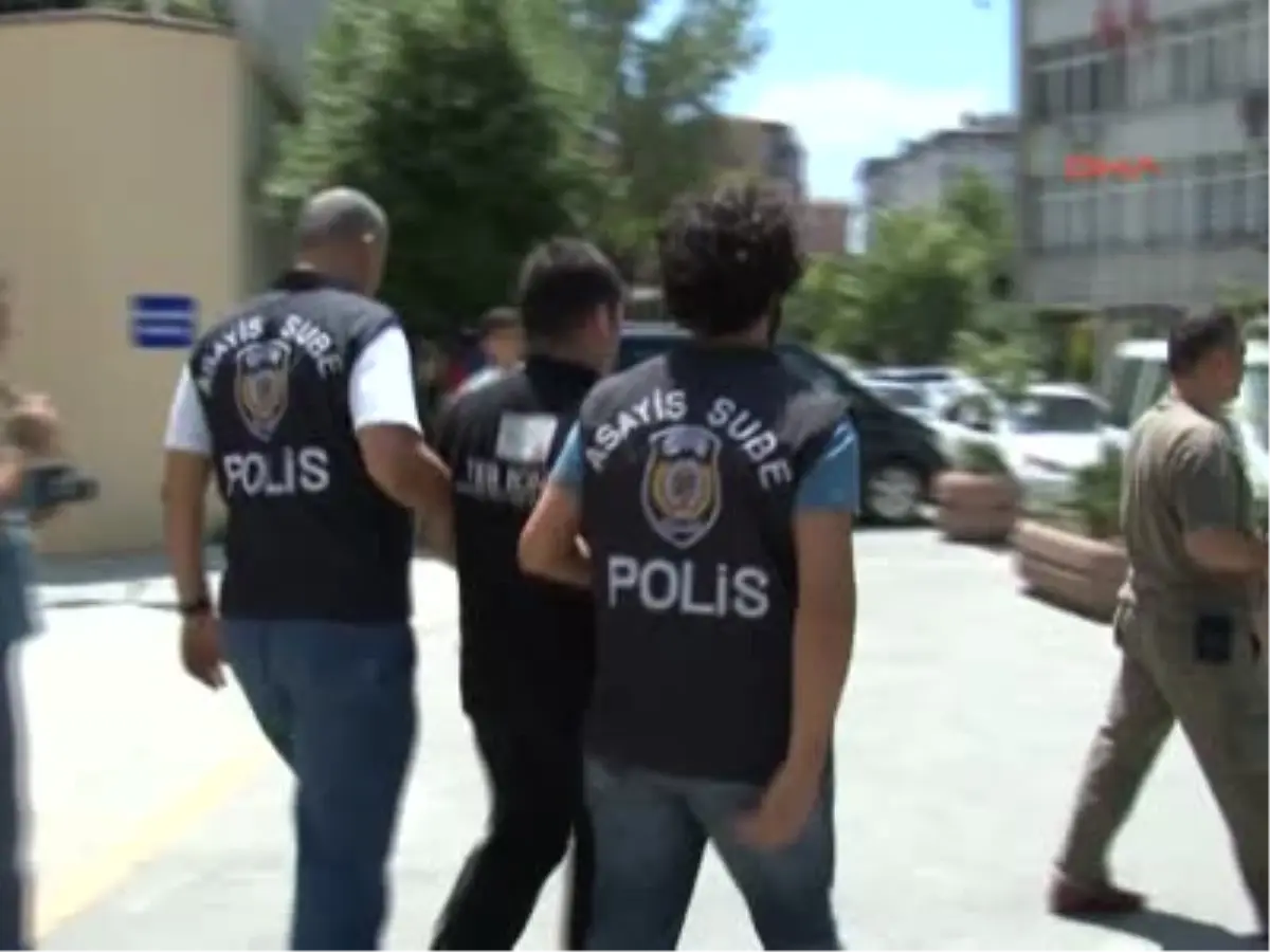 Figüranlar Rolden Çıkamadı