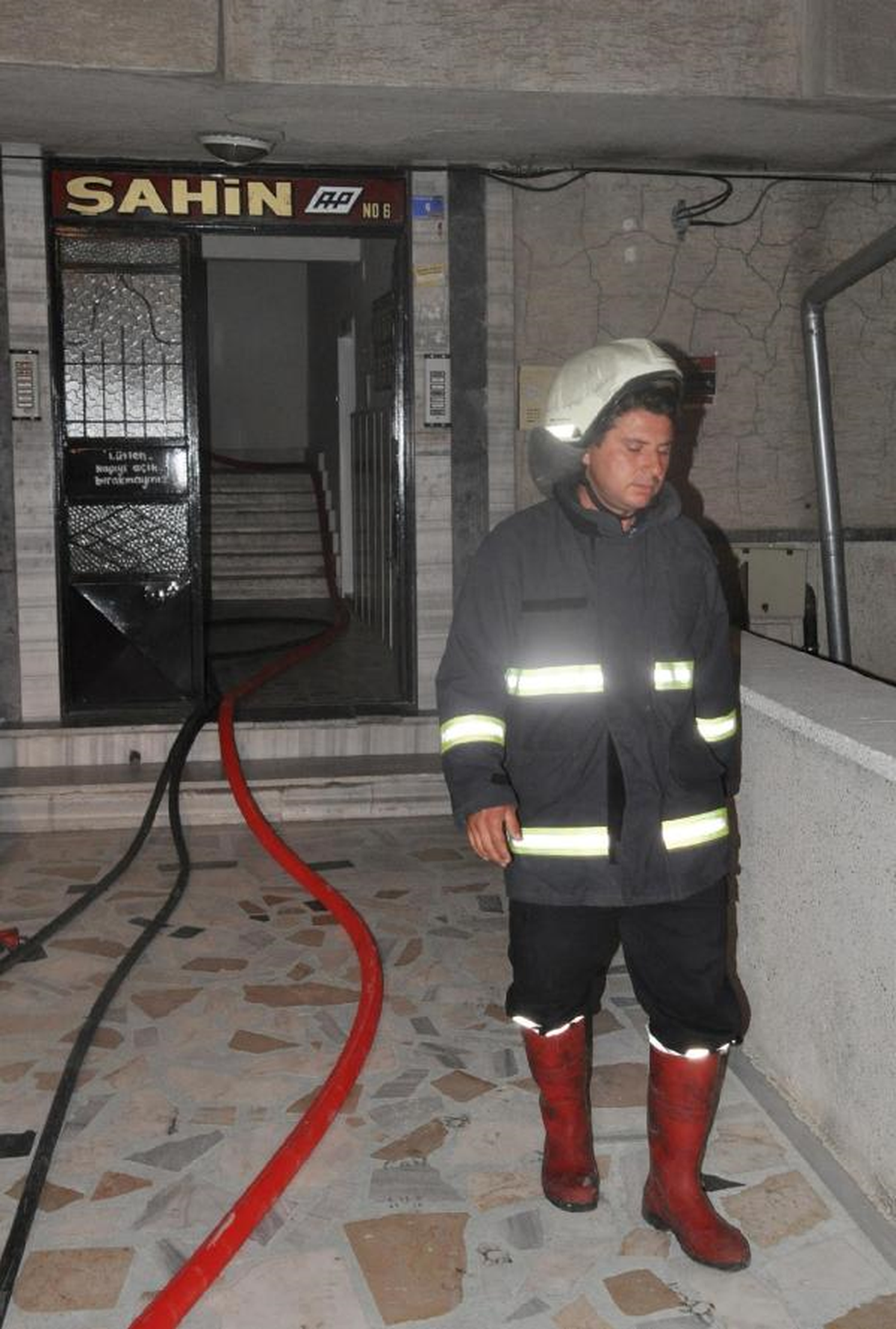 Dumanların Arasında Kalan Anne ve Oğlu Baygınlık Geçirdi