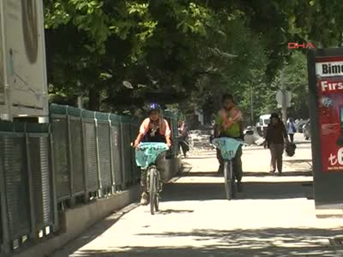 Göllerdeki Çevre Sorunlarına Dikkat Çekmek İçin Pedal Çeviriyorlar