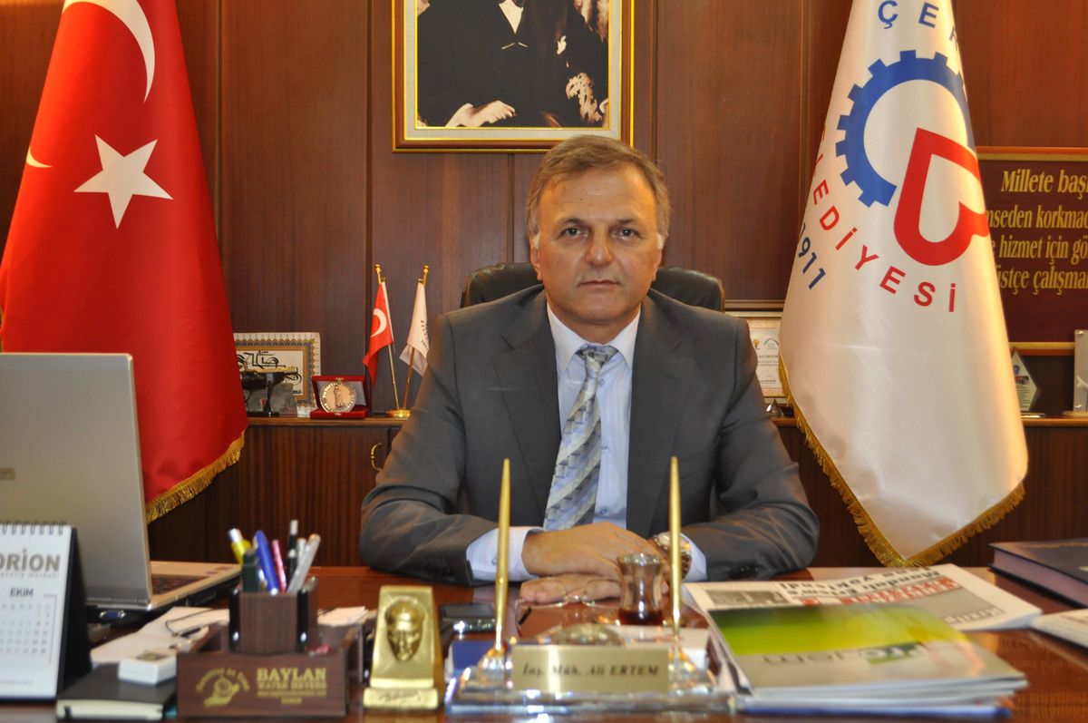 Gündemi \'Twitter\'da Değerlendiriyor