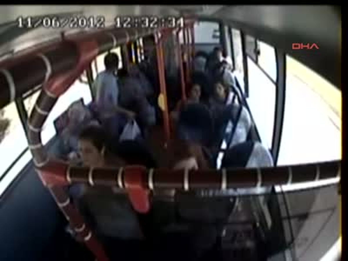 Halk Otobüsündeki Hırsızlık Kamerada