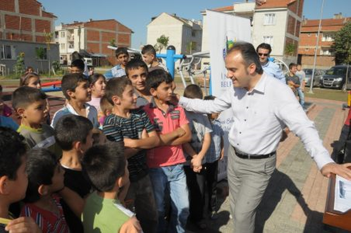İnegöl Belediyesi Park Yapım Çalışmalarına Devam Ediyor