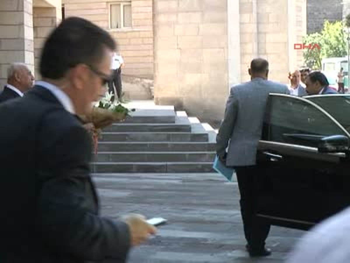 Bakan Eroğlu: İş Bilenin, Kılıç Kuşananın\'
