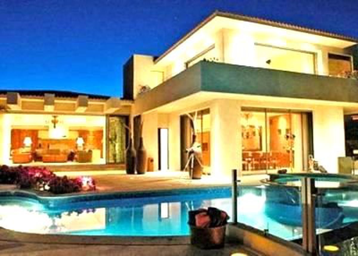 Lüks Villada Tatil Vurgunu