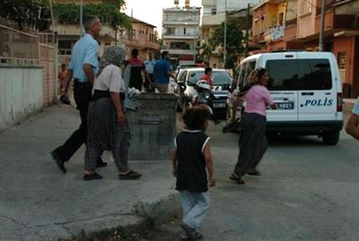 Mersin\'de Tabancalı, Sopalı Kavga: 1 Ölü, 2 Yaralı