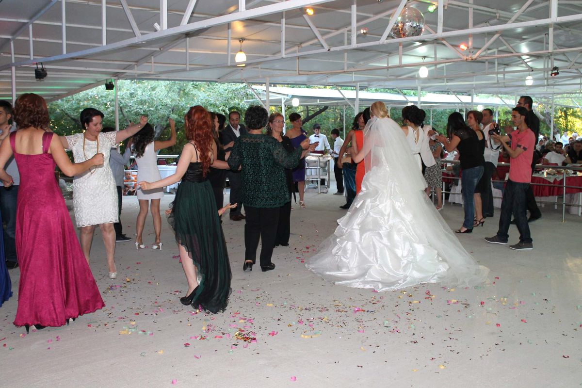 Neşet Ertaş'ın Tahtına Aday Gösterilen İsmail Altunsaray Evlendi