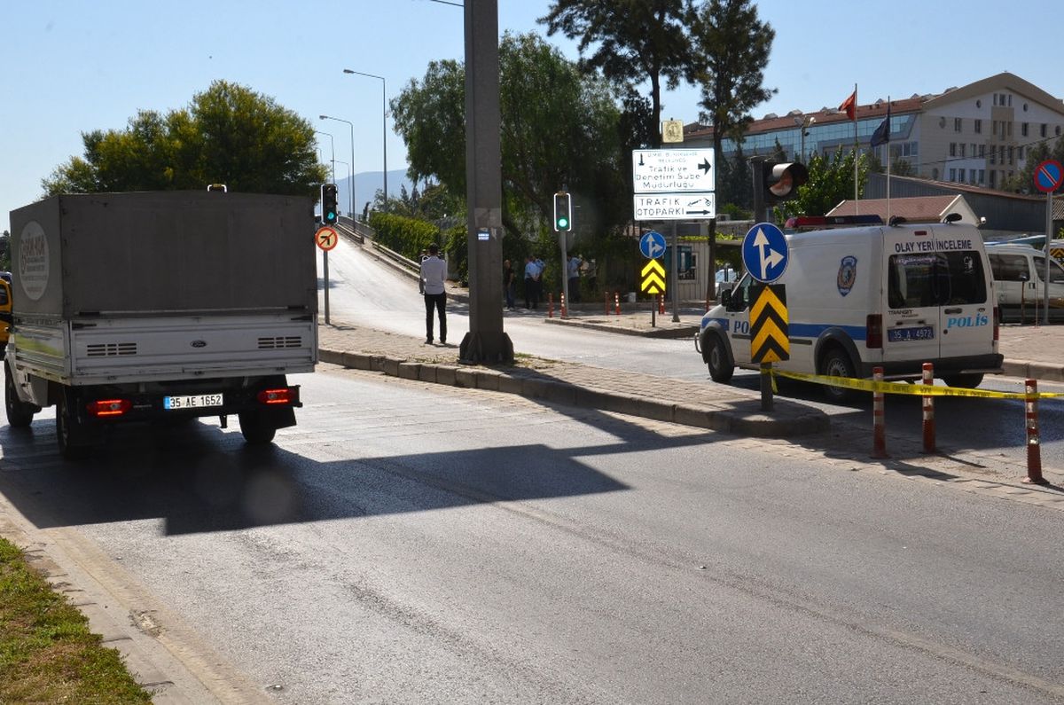 Şehir Kovboyu İzmir\'de Havaya Ateş Açtı