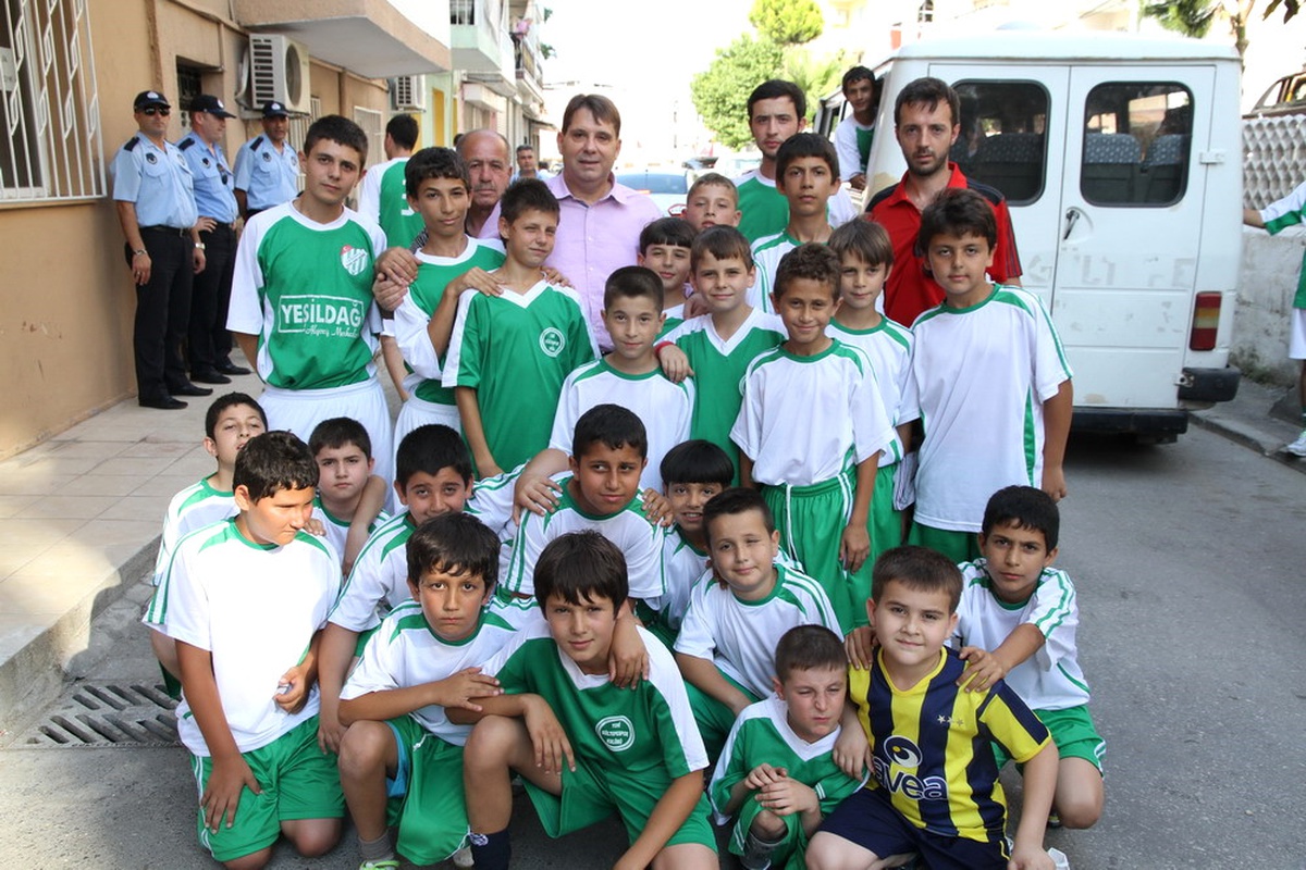 Toros Mahallesi Gençlik ve Spor Merkezi Hizmete Açıldı