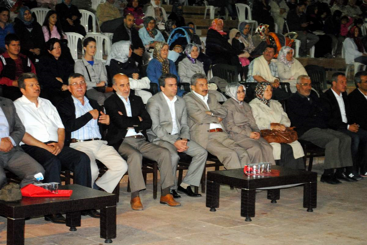 Tuncer Şiirleriyle Mest Etti